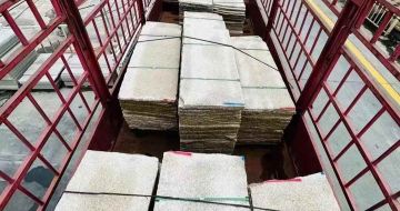 黑河 黄金麻花岗岩荔枝面，光面毛板装车完成