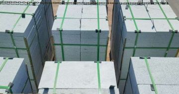 黑河 芝麻白花岗岩5公分地铺石 花岗岩厂家工厂装车日常