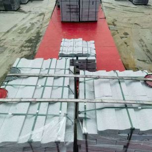 黑河 芝麻白仿形加直形路沿石出货日常