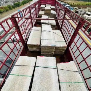 黑河 黄金麻花岗岩荔枝面，光面毛板装车完成