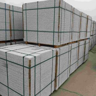 黑河 白麻花岗岩石材荔枝面地铺石（300*600*50）