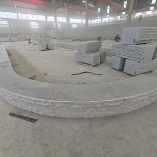 黑河 芝麻白异形坐凳，自然面光面弧形加工