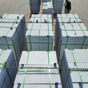 黑河 芝麻白花岗岩5公分地铺石 花岗岩厂家工厂装车日常