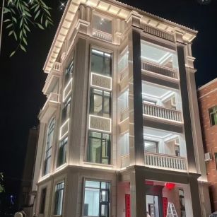 黑河 芝麻白花岗岩别墅外墙夜间效果