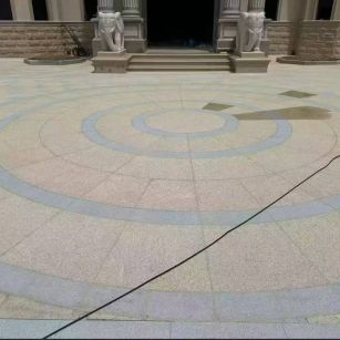 黑河 黄金麻芝麻灰花岗岩石材地铺拼接效果