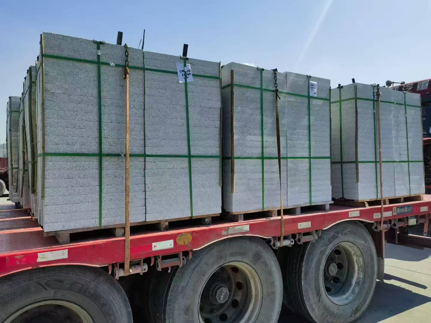 黑河芝麻白花岗岩出货日常地铺石