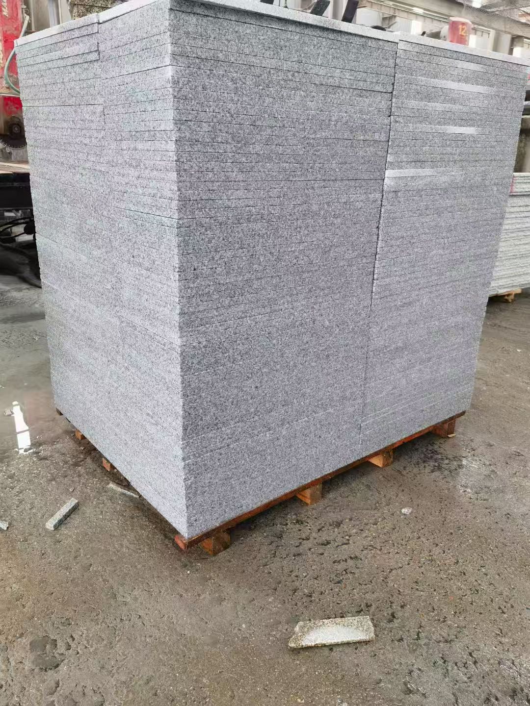 黑河 芝麻白火烧面1.8厚300*600地铺石，尺寸标准，厚薄均匀