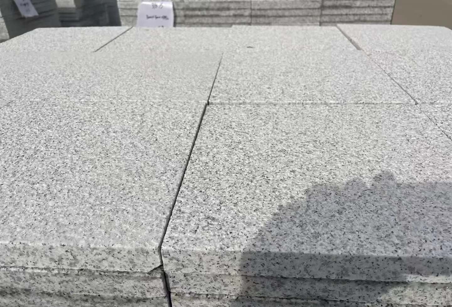 黑河 白麻花岗岩石材推荐 荔枝面地铺石