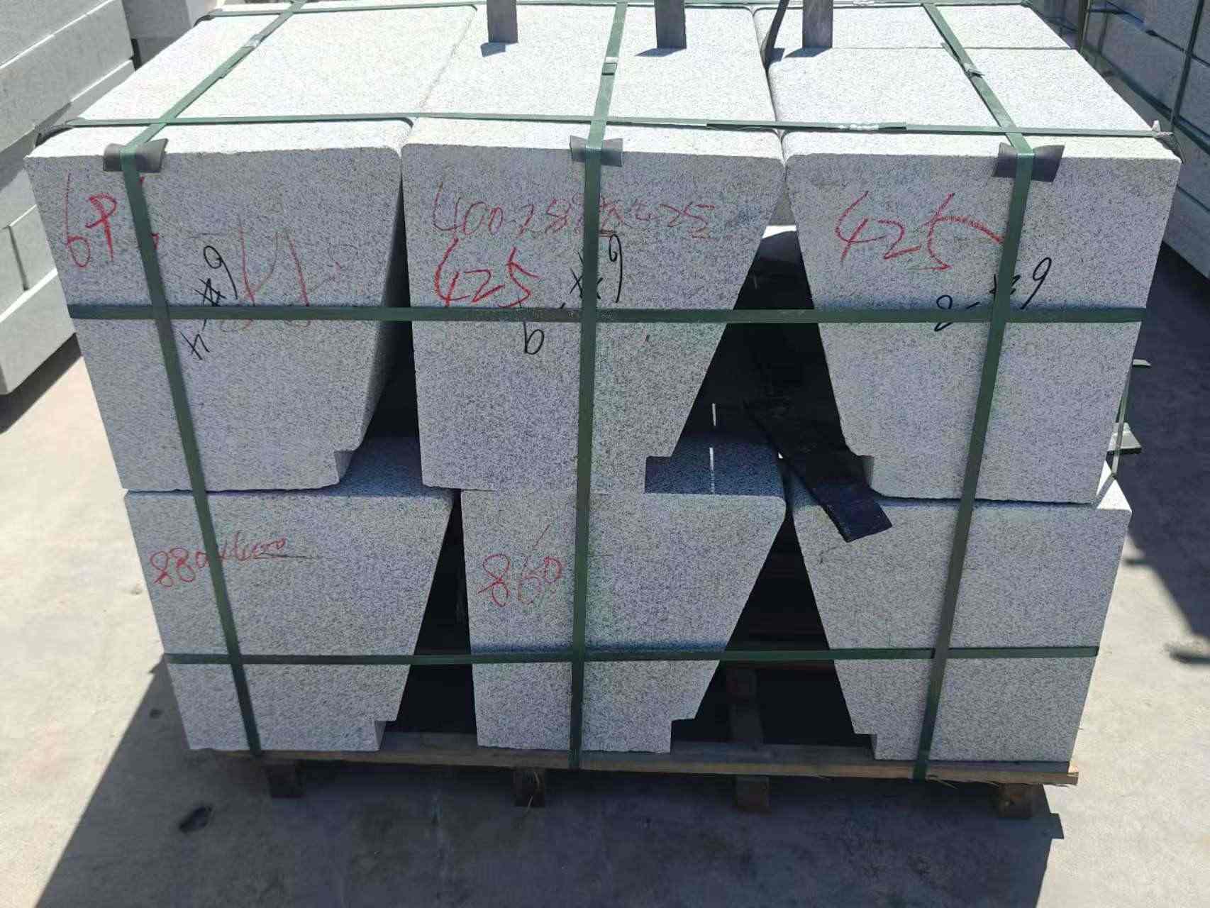 黑河 芝麻白异形坐凳，石凳