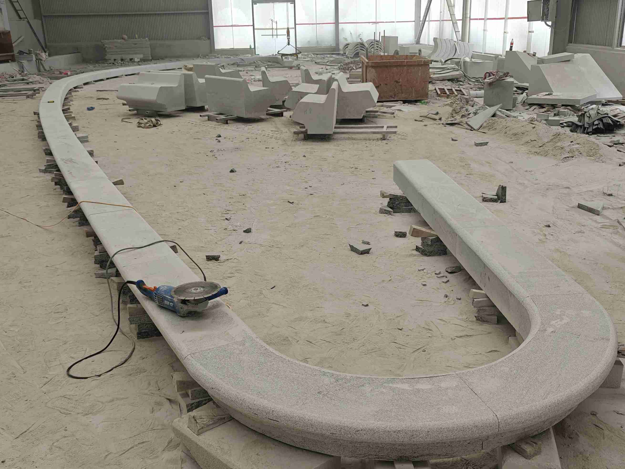 黑河 芝麻白花岗岩弧形花坛石，坐凳石