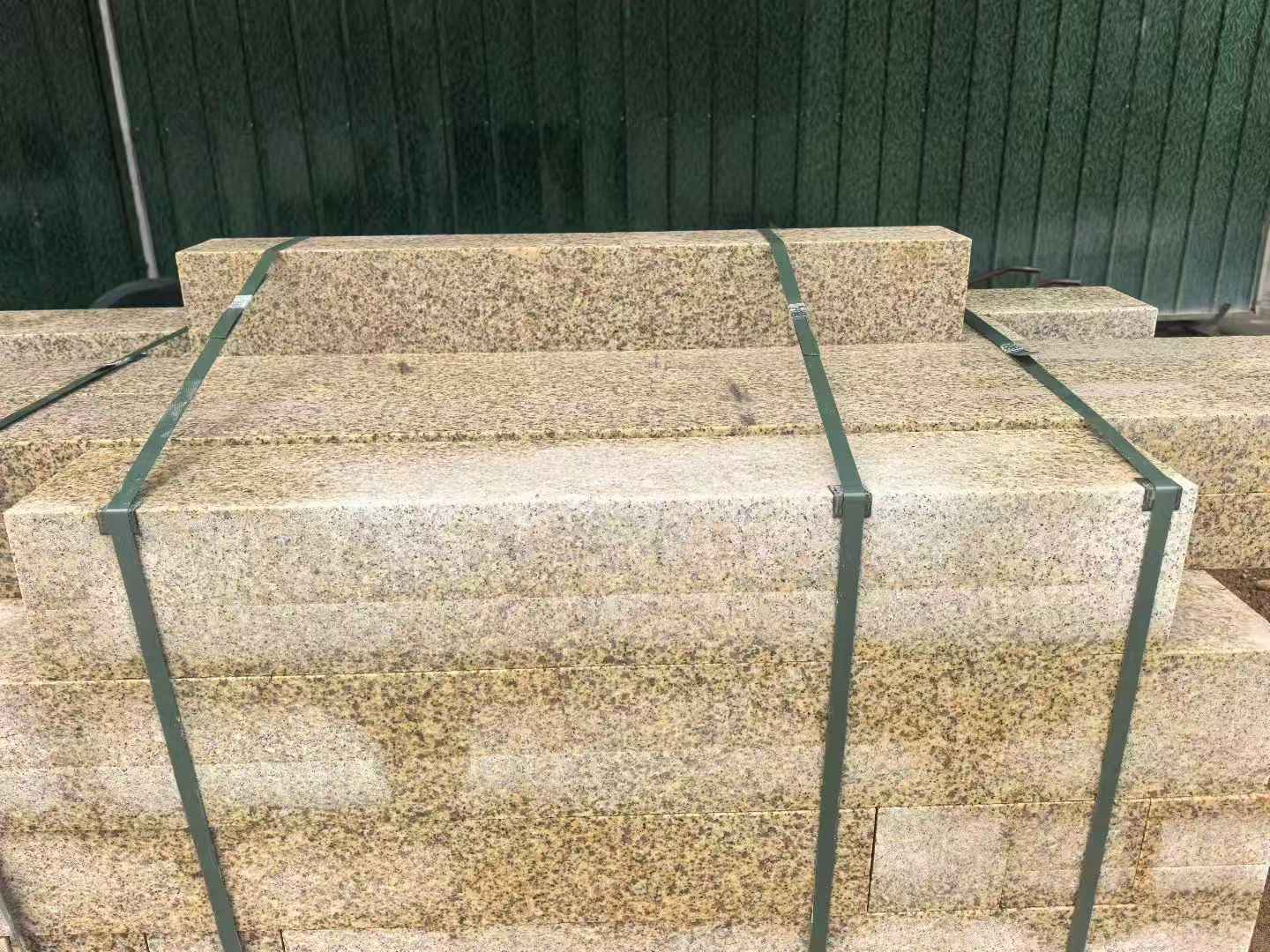 黑河 黄金麻花岗岩石材机切面栏杆料半成品