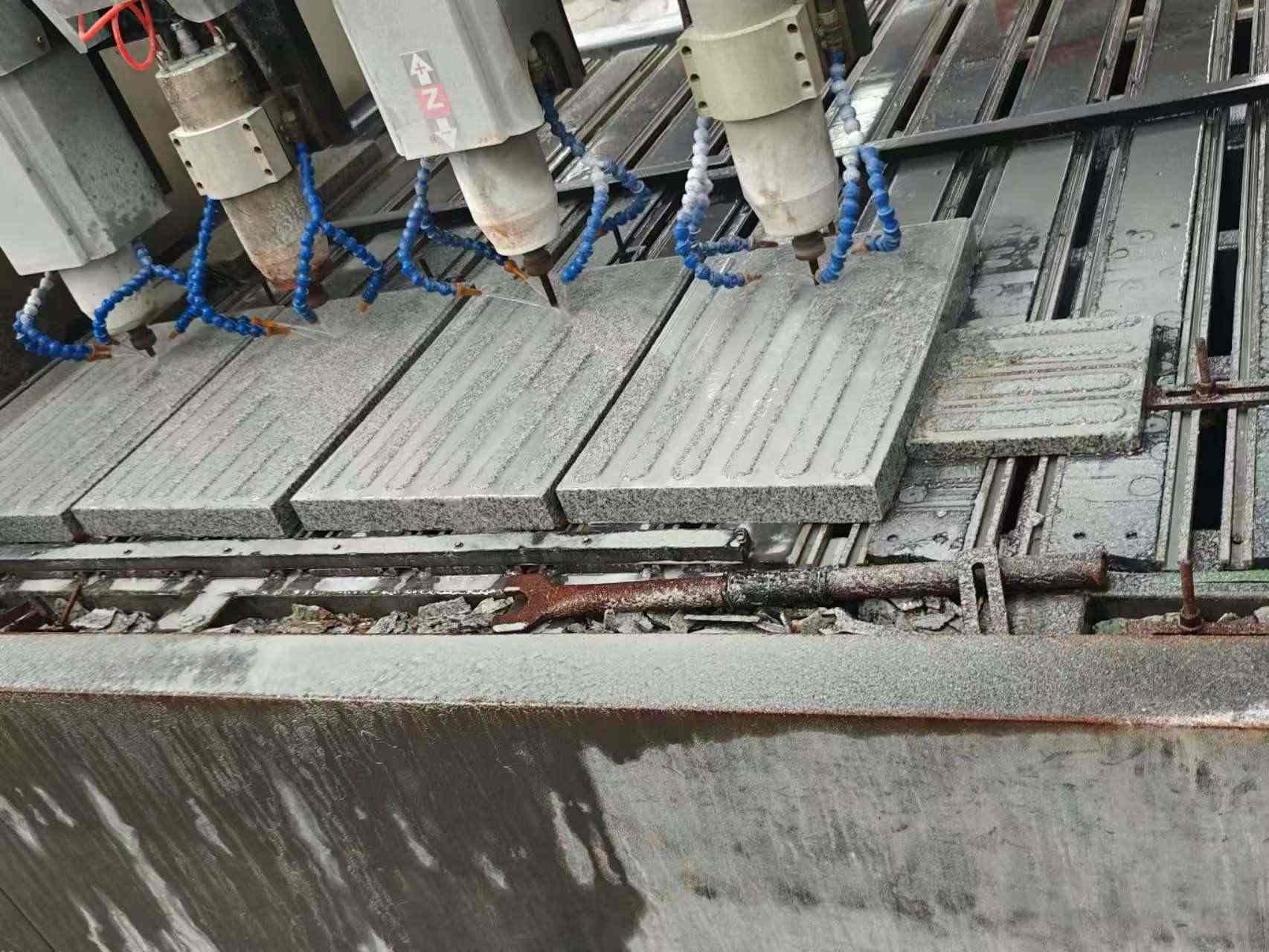 黑河 芝麻白花岗岩荔枝面盲道雕刻