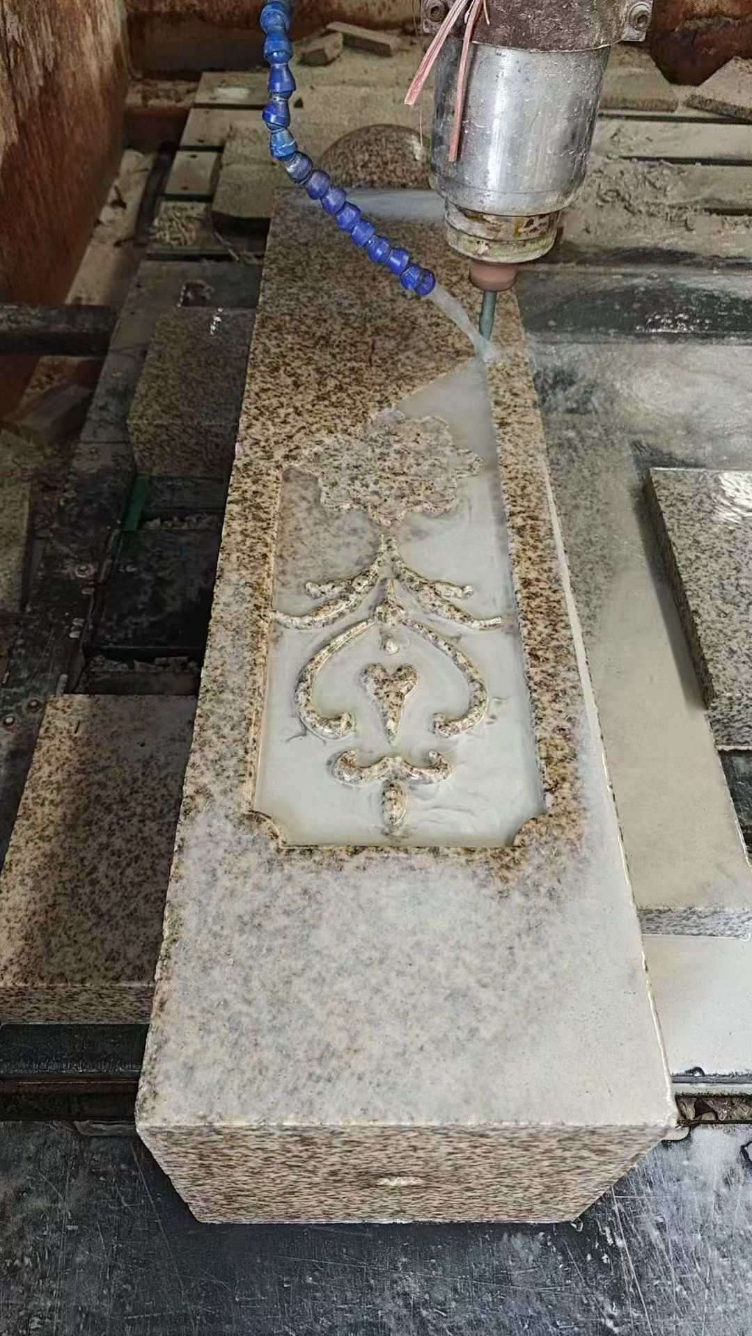 黑河 黄金麻花岗岩异形加工雕刻栏杆大柱