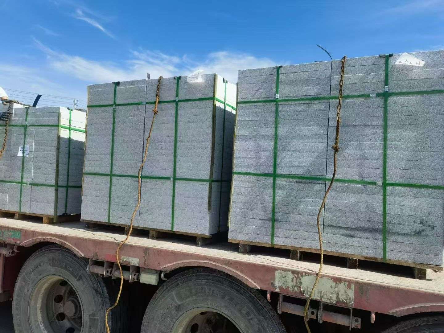 黑河 芝麻白花岗岩地铺石装车日常