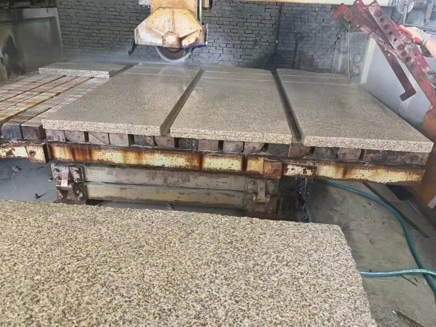 黑河 黄金麻荔枝面成品板加工