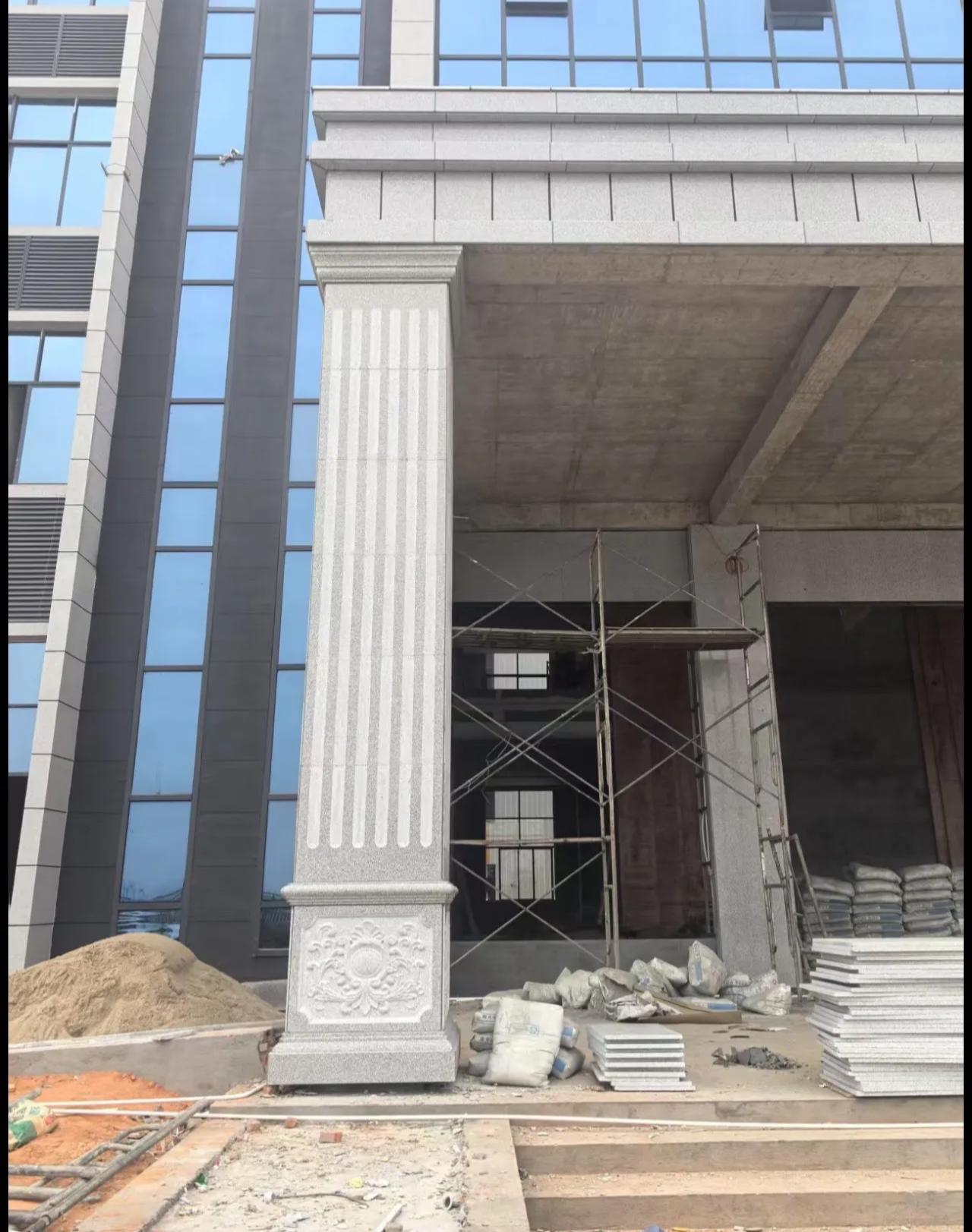 黑河 芝麻白光面花岗岩门楼大柱（罗马柱）配雕花底座