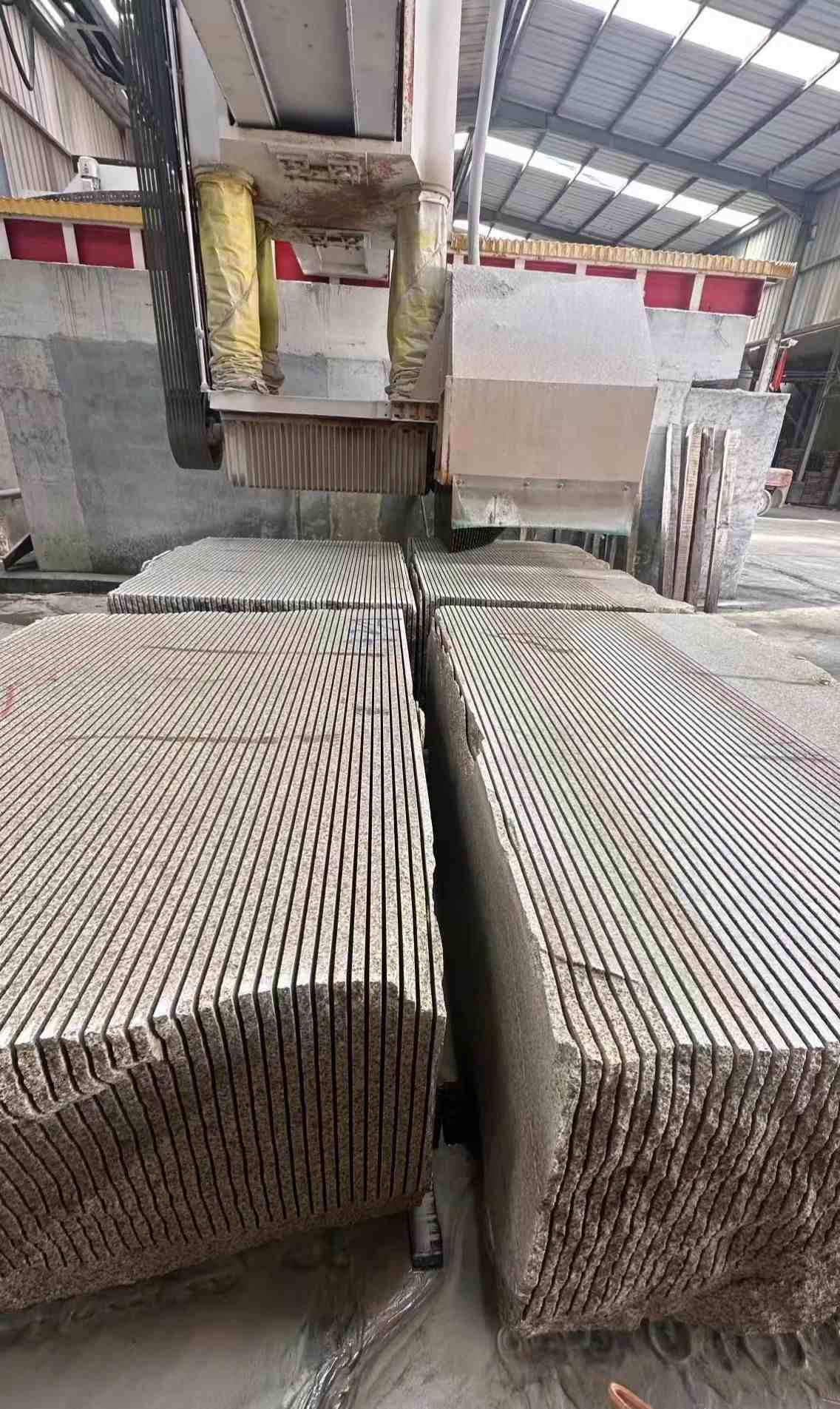 黑河 车间生产日常，黄金麻白麻花岗岩