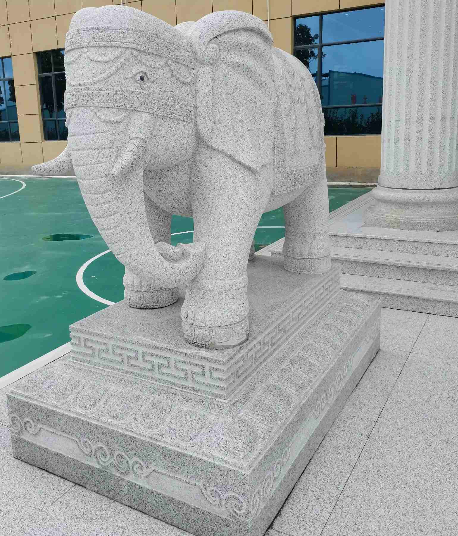 黑河 白麻花岗岩动物异形石雕-大象