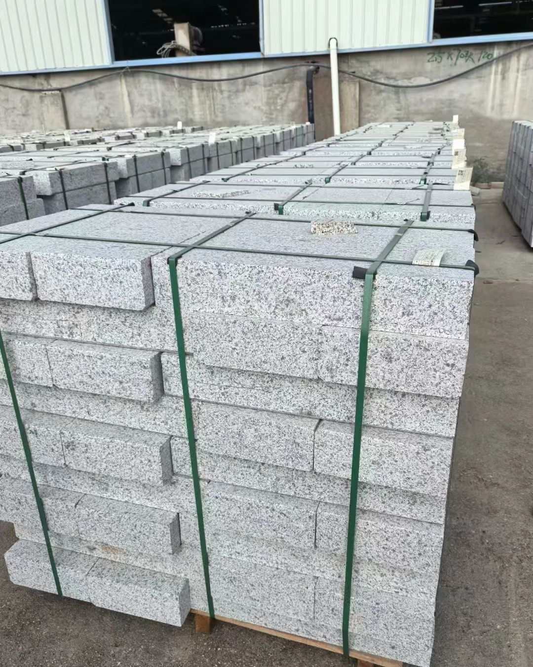 黑河 白麻花岗岩路沿石，弧形路沿石，道牙石，马路牙子，界石，路缘石，平沿石，直岩石，平缘石等