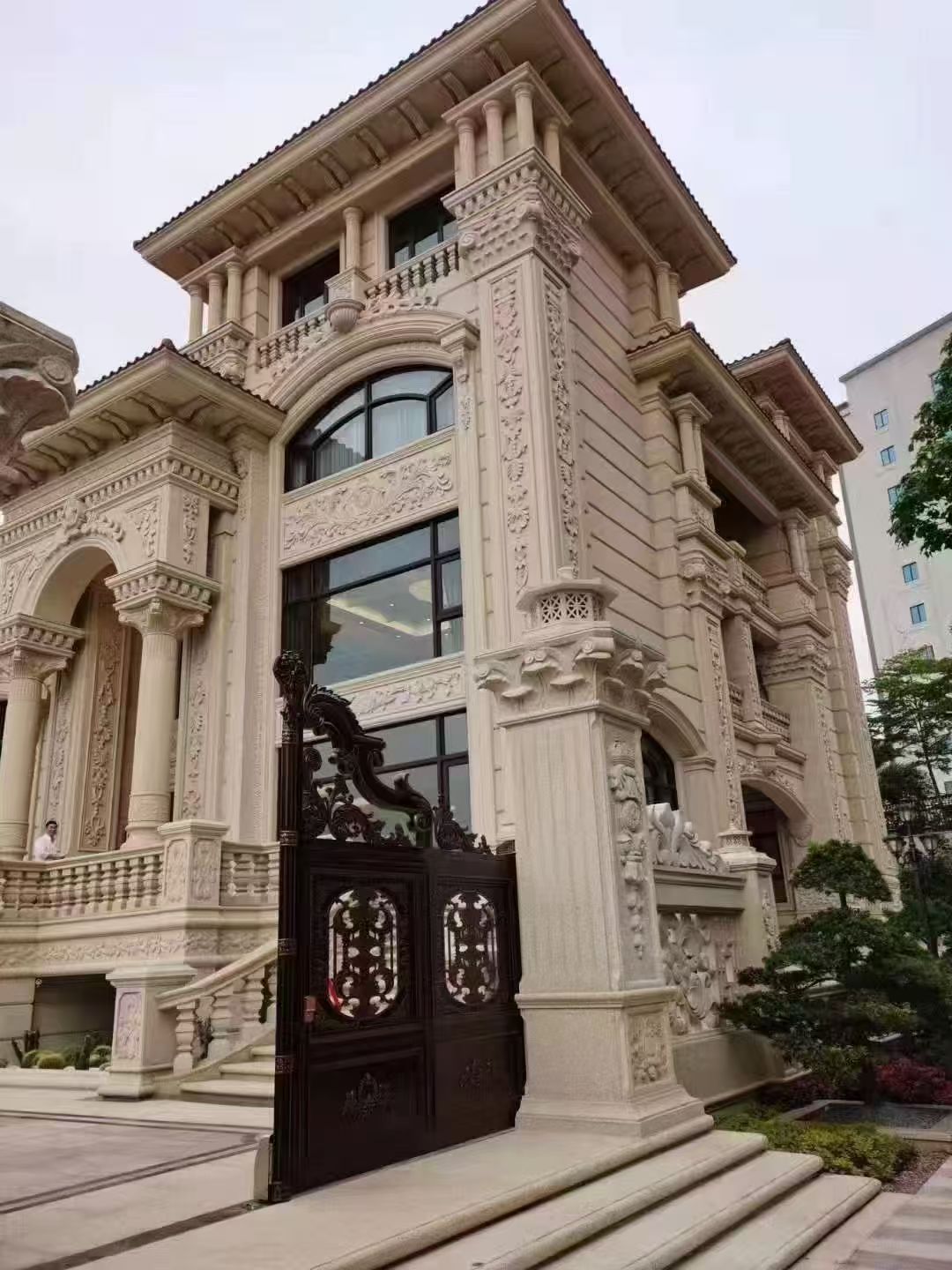 黑河 黄金麻花岗岩别墅外墙干挂效果展示