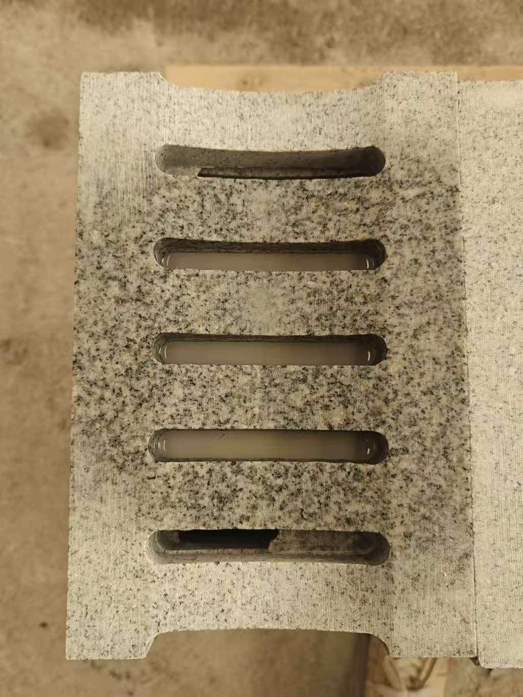 黑河 芝麻白拉丝面花岗岩U型开槽排水槽