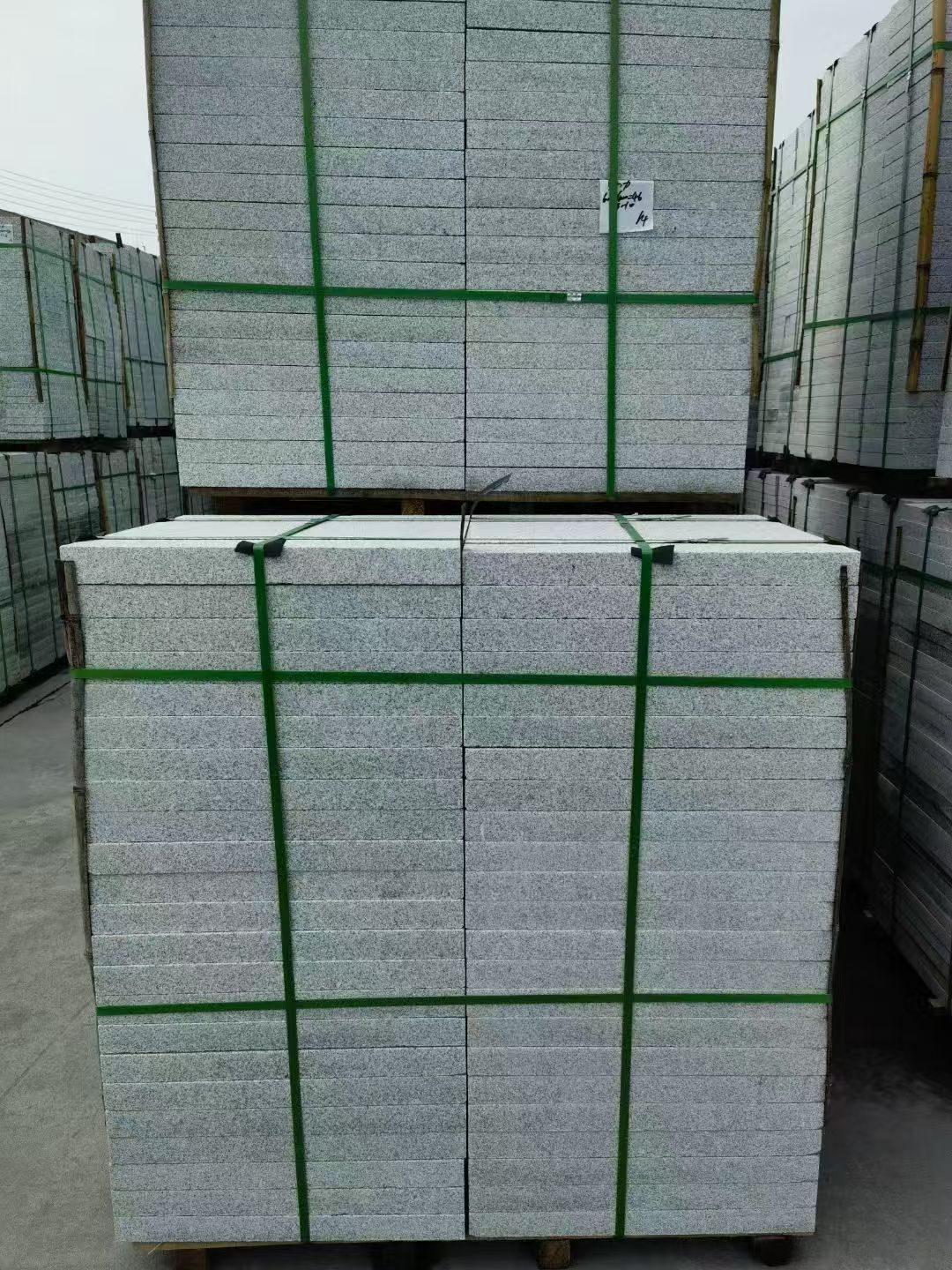 黑河 芝麻白火烧，园林广场市政工程地铺石，1.8~5.0厚均有现货