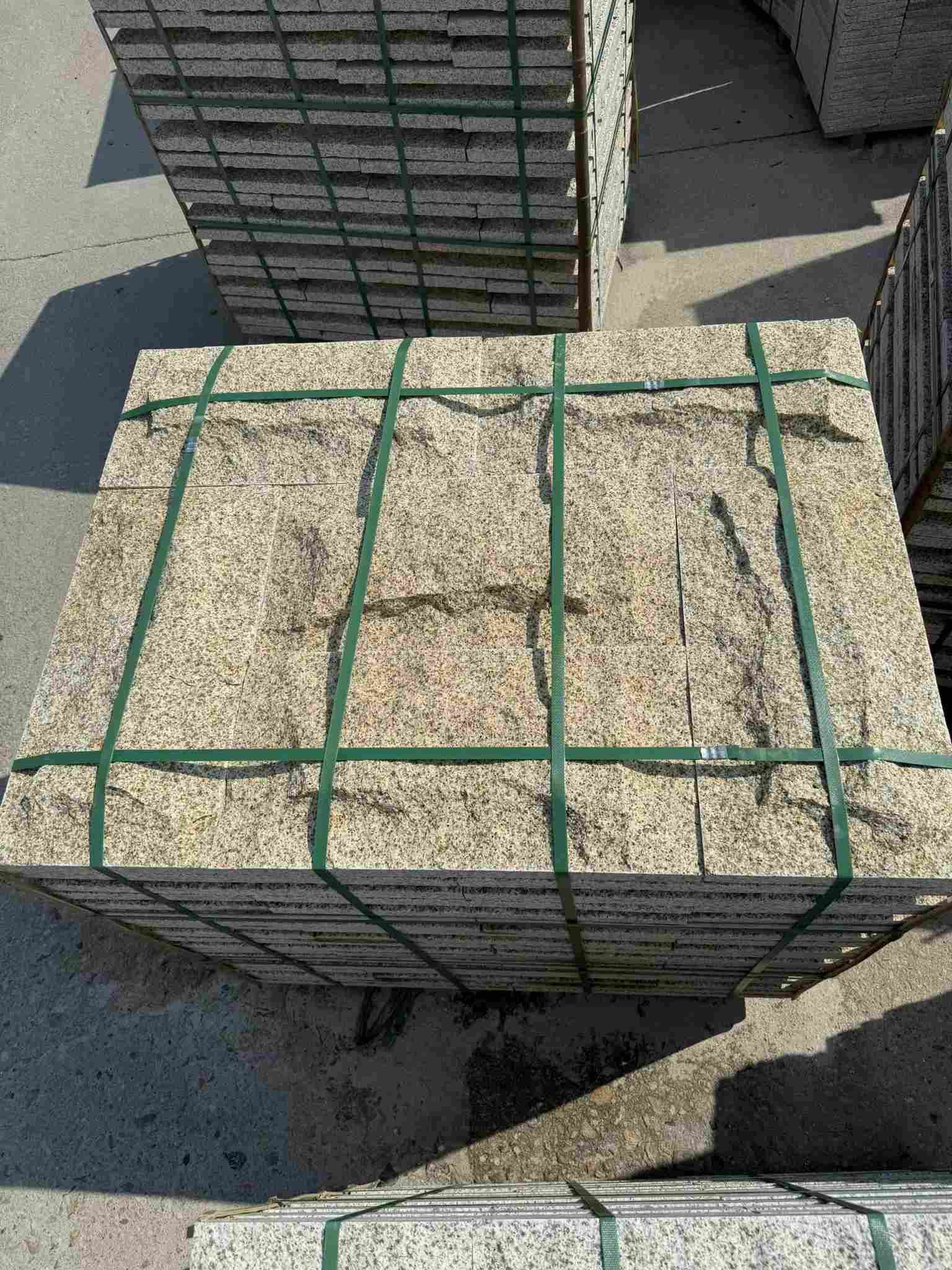 黑河 黄金麻花岗岩石材自然面蘑菇石成品