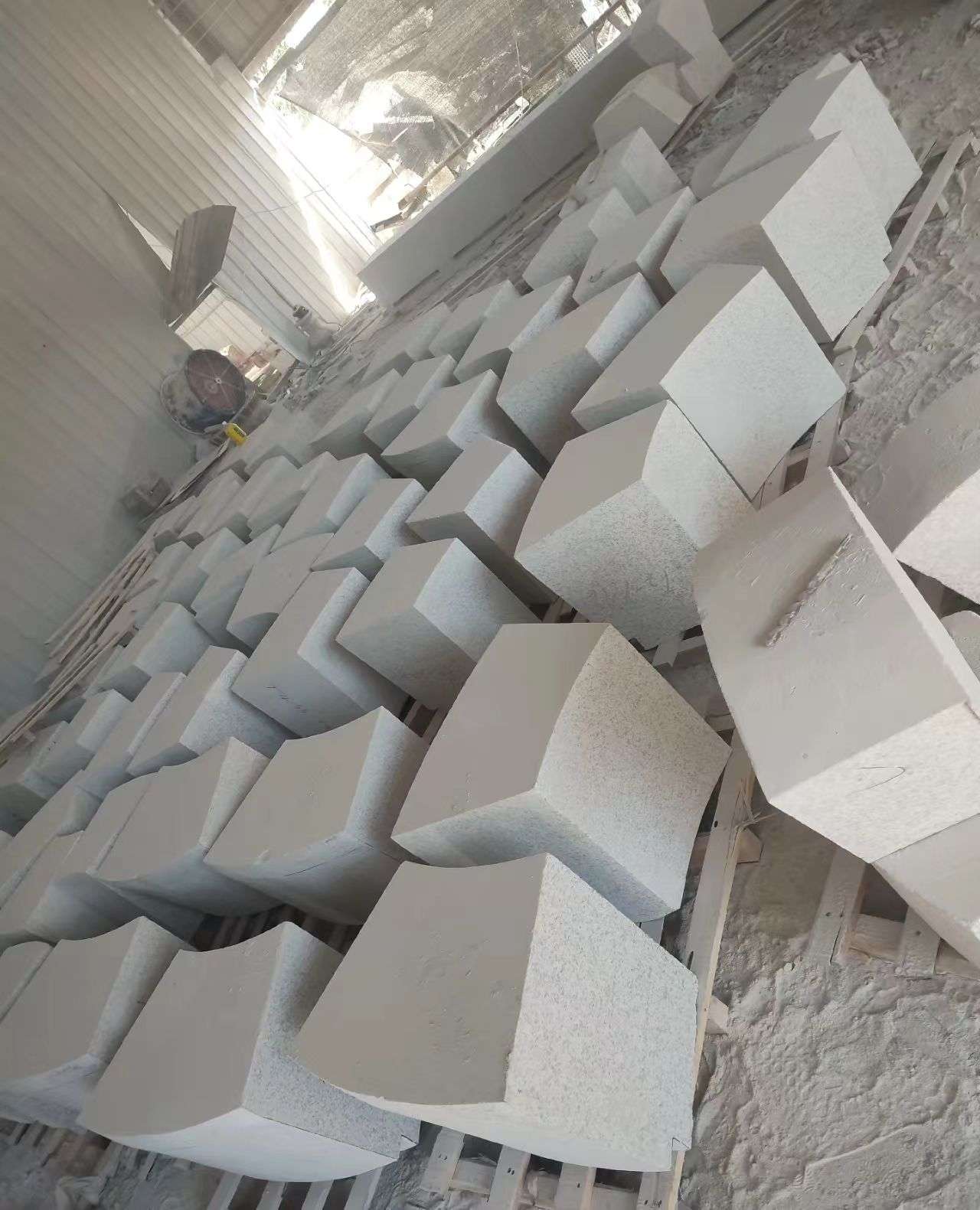 黑河 白麻花岗岩异形坐凳