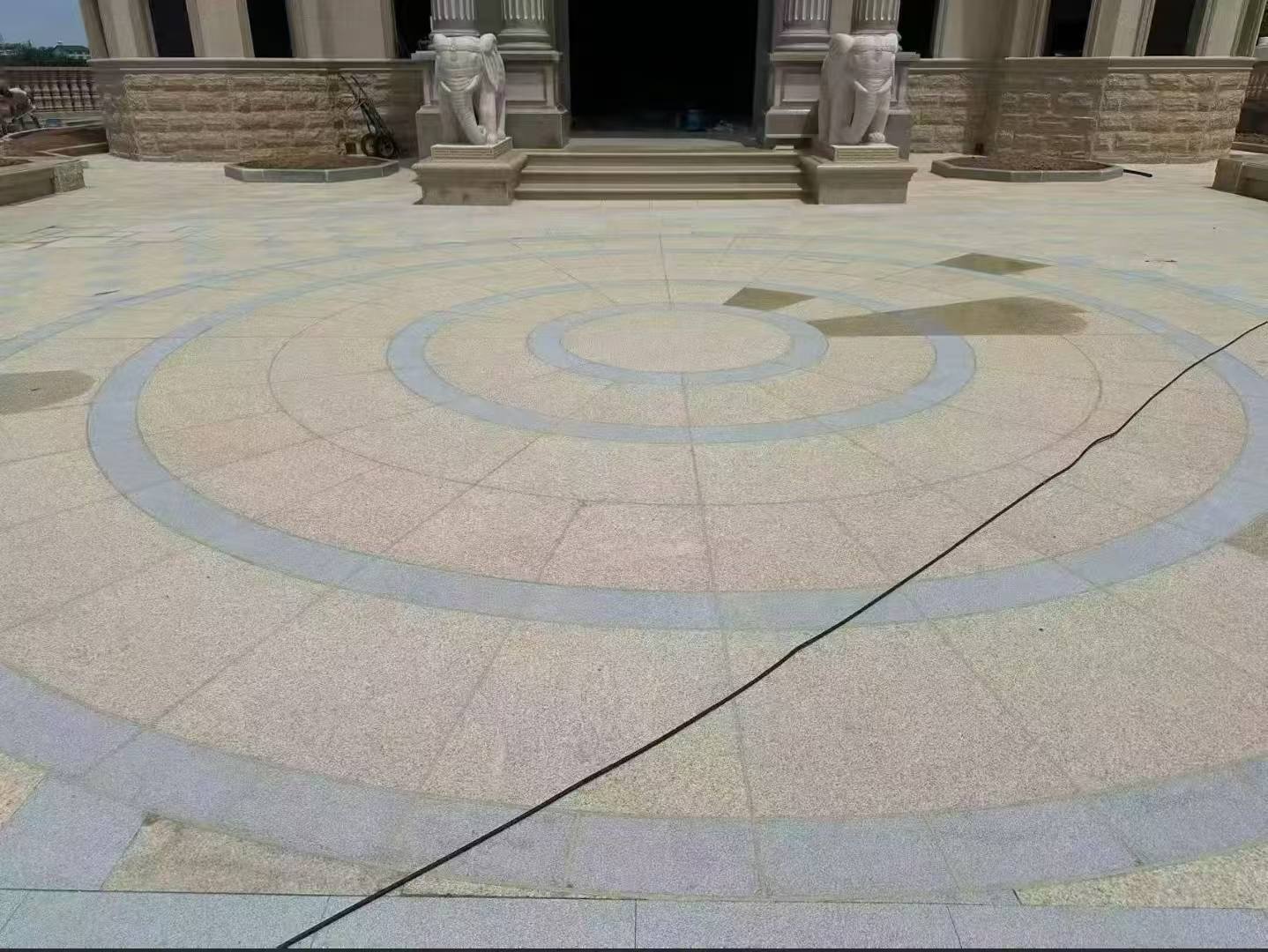 黑河 黄金麻芝麻灰花岗岩石材地铺拼接效果