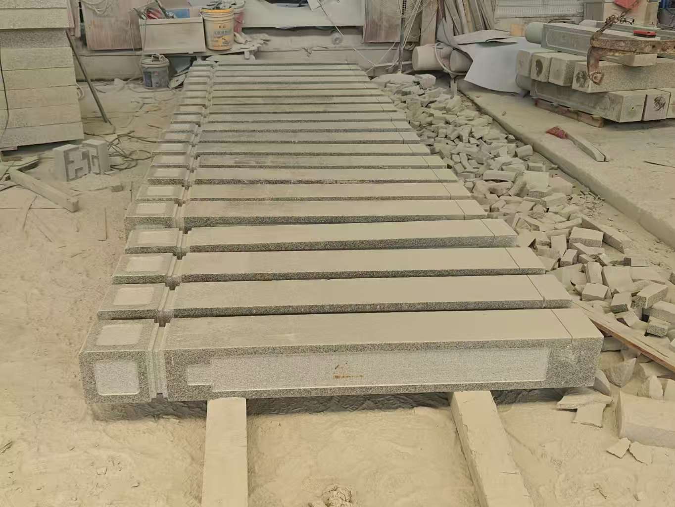 黑河 芝麻白异形加工雕刻-栏杆大柱，方柱