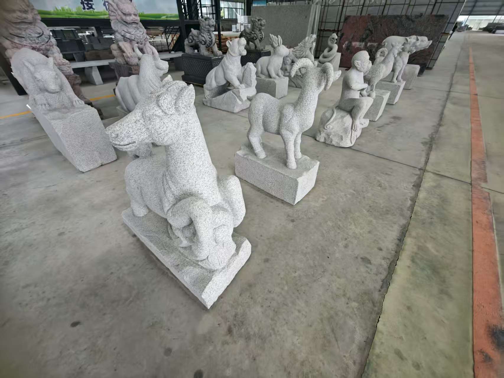 黑河 芝麻白花岗岩造型立体雕刻——十二生肖