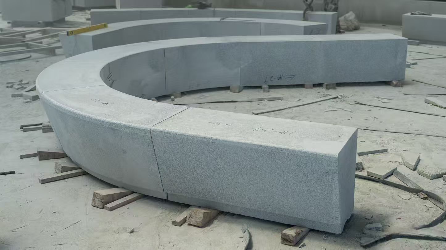 黑河 芝麻白花岗岩光面弧形坐凳